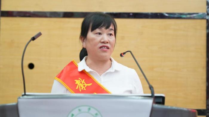 江南娱乐网址登录
（临床学院）举办庆祝第40个教师节暨优秀教师表彰大会1 (10).jpg