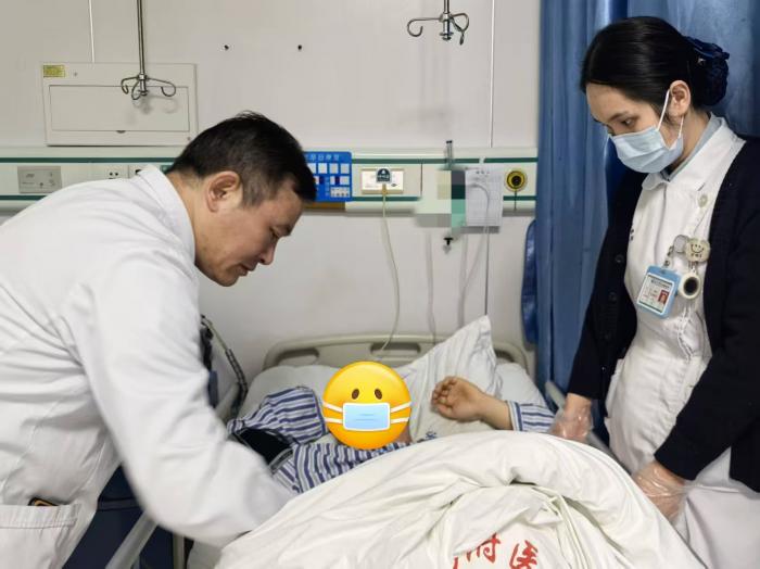 生死时速！凌晨车祸致肝破裂，医务人员极限救援抢回生命1 (2).jpg