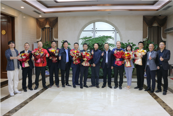 江南娱乐网址登录
援疆医疗队员康敬源圆满完成任务 载誉凯旋